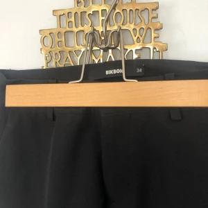 BikBok byxa Vera Stl XS/34 - Nyskick endast provade byxor av modell Vera från BikBok Svåra att få tag på.