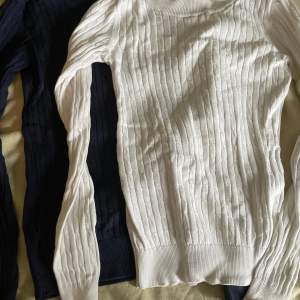 Två fina och använda där av priset, stickade tröjor från Gina Tricot i Storlek XS båda💓💓