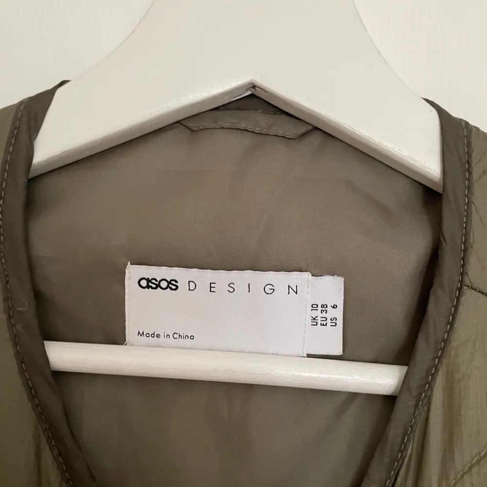Selling an almost brand new vest from ASOS. Used one time and in very good condition. I have too many jackets so this one need a new owner that will love it. Size UK 10/EU 38. Jackor.