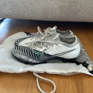 Nike mercurial vapor  - Säljer mina Nike fotbollskor, skick 8/10, Kom privat för fler bilder eller vid funderingar