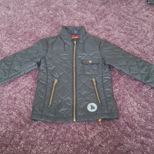 Svart jacka - Jacka  Prissänkning ingår.