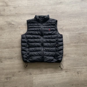 Polo Ralph Lauren Väst - Storlek: M Skick: 8/10 Priset är inte bestämt!