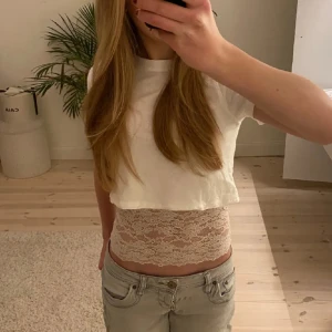 Spets topp - Spets topp i storlek xs. Väldigt bra skick, aldrig använd då den är för liten för mig.🥰🥰