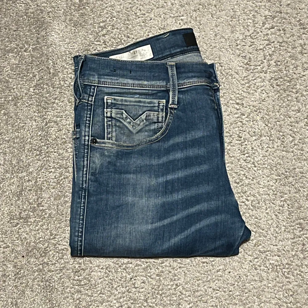 Tjena, säljer mina otroligt sällsynta replay anbass hyperflex jeans. Säljer dom pågrund av att dom blivit för små. Pris går att diskuteras och vid fler frågor är det bara att skriva.. Jeans & Byxor.