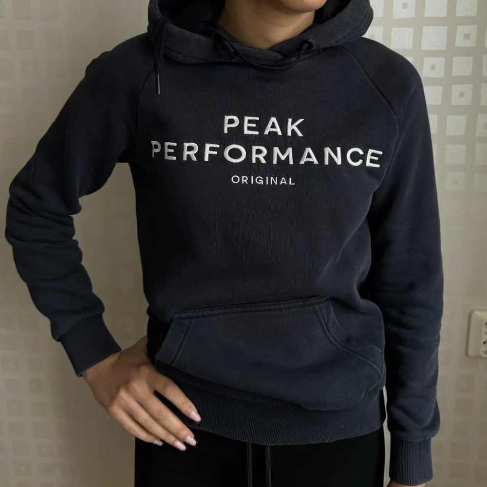 Peak Performance hoodie i utmärkt skick . Tröjor & Koftor.