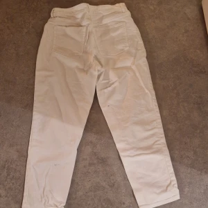 VITA JEANS - Vita jeans från h&m. Använd typ 1 gång 