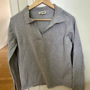Getaway Top Djerf Avenue  - Superfin tröja från djerf Avenue som tyvärr inte kommer till användning längre. Toppenskick. Köpt för 1099 kr.