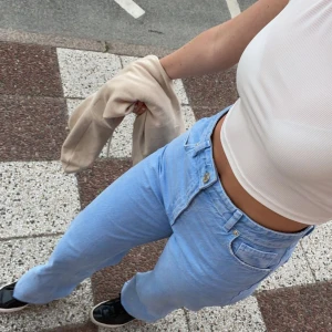 Zara jeans - Säljer dessa jeans från Zara, knappt använda då dem inte passa mig helt hundra i längden. 