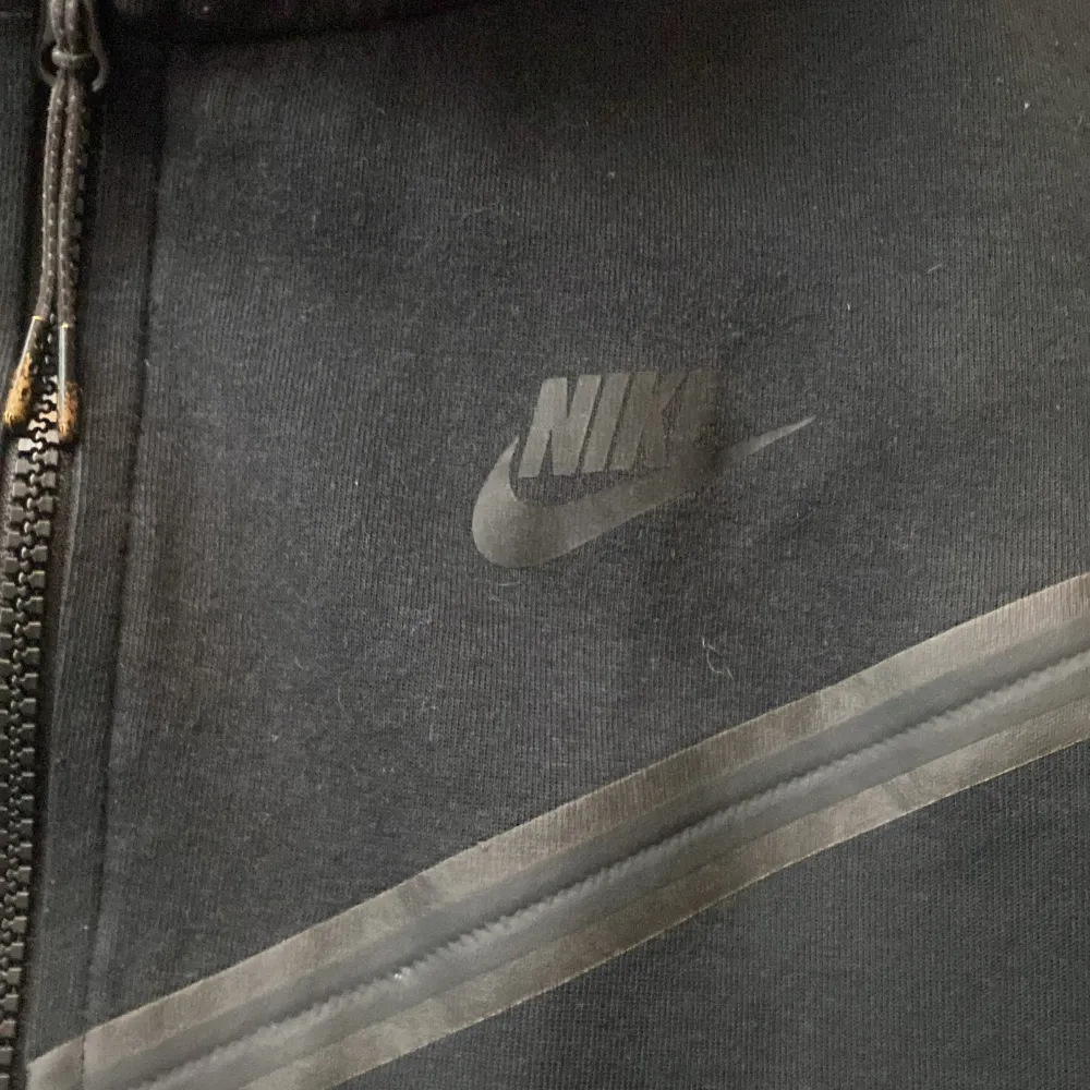 Säljer min Nike tech storlek s skick 8/10 äkta såklart. . Hoodies.