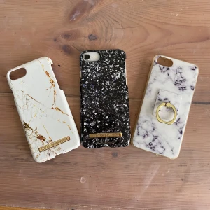 3 st mobilskal  - Mobil skal för iPhone 8. Köpte begagnat och har används mycket. Bara två av skalen är från Ideal of Sweden.
