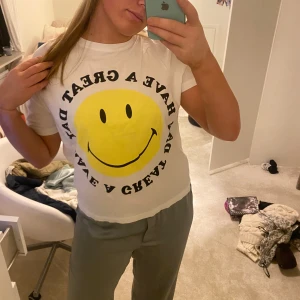 Cool t-shirt - Cool och anorlunda t-shirt från stradivarius❣️