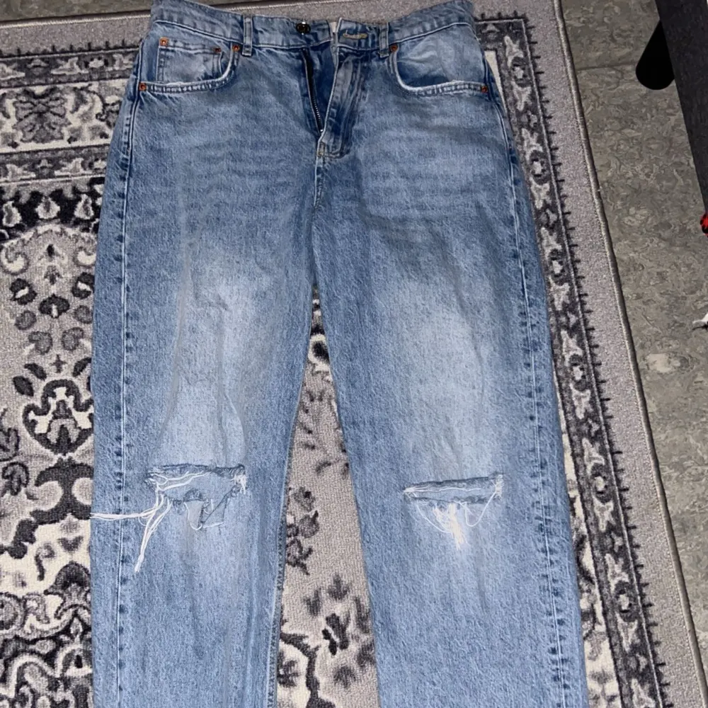 Jeans från Gina tricot använda ett få tal gånger, 70kr+ frakt. Jeans & Byxor.