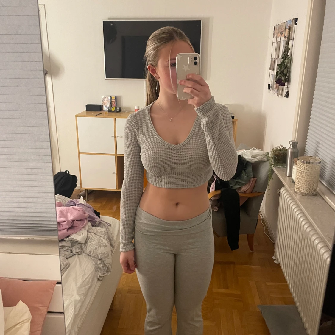 Grå kort långärmad tröja