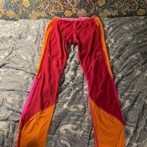 Underställsbyxor - Det är ett par Underställsbyxor i bra skick, mångfärgade 