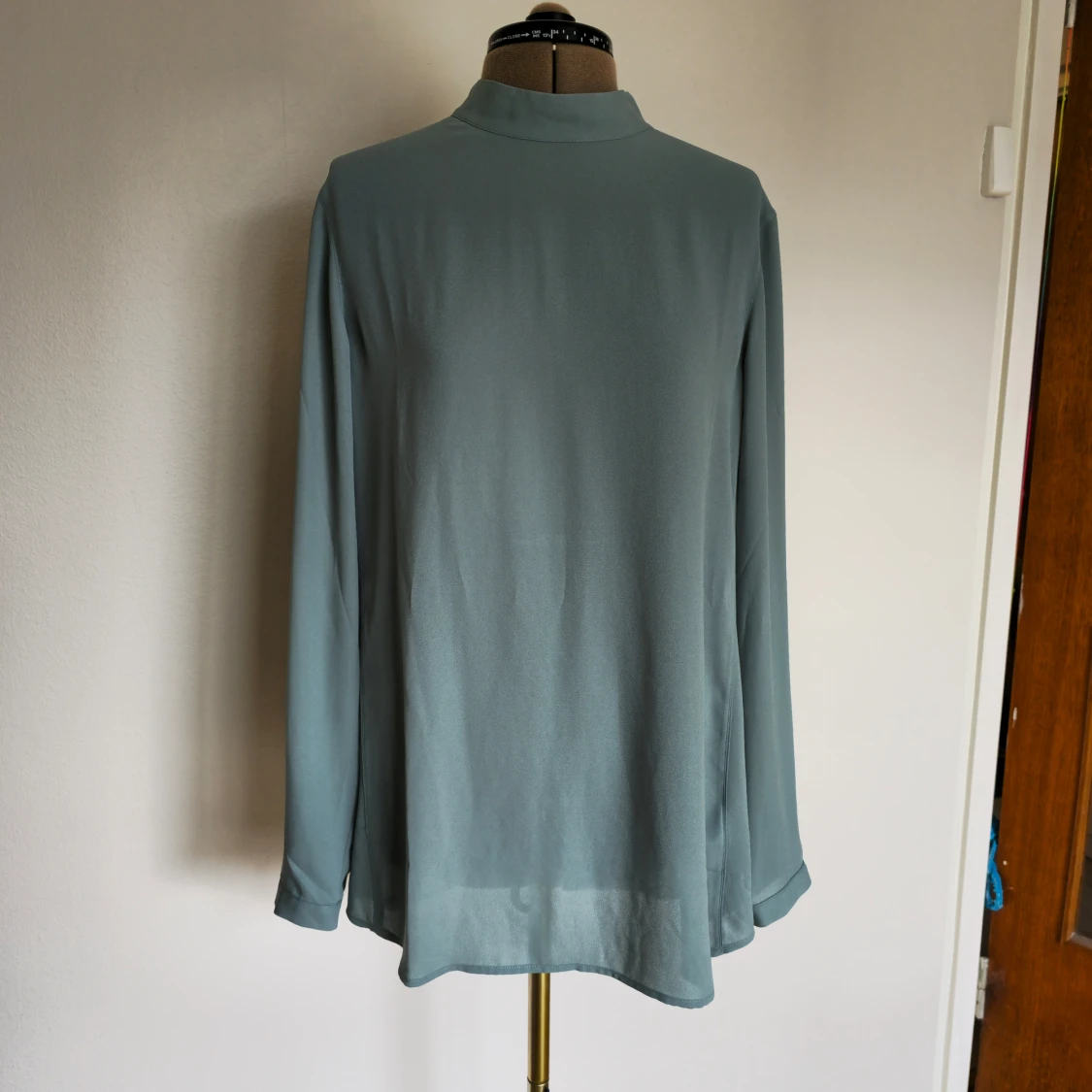 Oanvänd blus från Filippa K