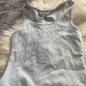 Babyblå topp - använder den inte använd i bra skick