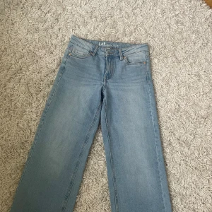 Jeans ❣️  - Nyskick, endast testade 💗 köpta förra månaden 