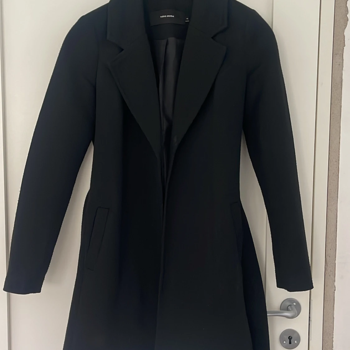 Svart kappa från Vero Moda  - 90