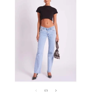 Abrand jeans low straight - Storlek 28/32. Inte kommit till mycket användning. Normal i storleken.