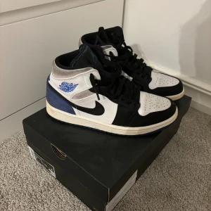 Air Jordan 1 Mid  - Använda men fortfarande i bra skick☺️