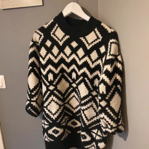 Svart/vit tjock halvpolo tröja - Så fin o varm Knappt använd 