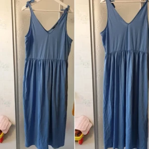 Maxi klänning - Säljer denna fina klänning från vero moda stl xl