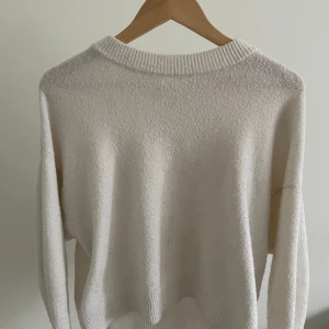 Stickade tröja  - Vit stickade tröja från hm 