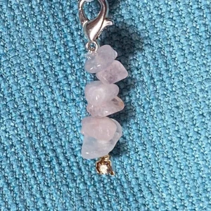 Nytt hänge/berlock av äkta rosenkvarts -  Helt nytt Rök- och djurfritt hem