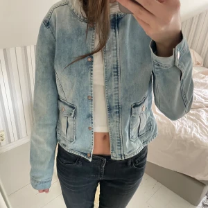 Jeansjacka  - Ljusblå jeansjacka