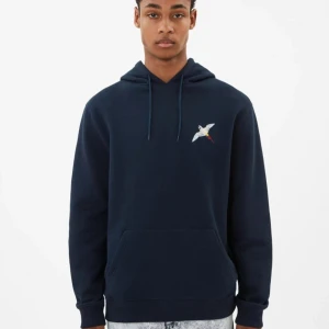 Arigato hoodie  - Arigato hoodie i bra skick, väldigt lite använd. Snörning tyvärr borttagen