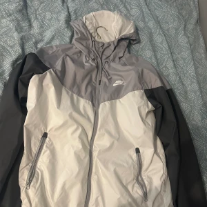 Nike kofta - Inte använd så ofta, lite sliten vid snöret.