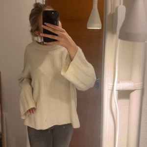 Gina tröja - Säljer denna fina stickade tröjan från Gina, säljer pågrund av att jag fick den i julklapp då storleken var för stor💗