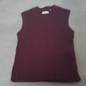 Väst - Strl. L Helt oanvänd Sticks ej Liten i storlek