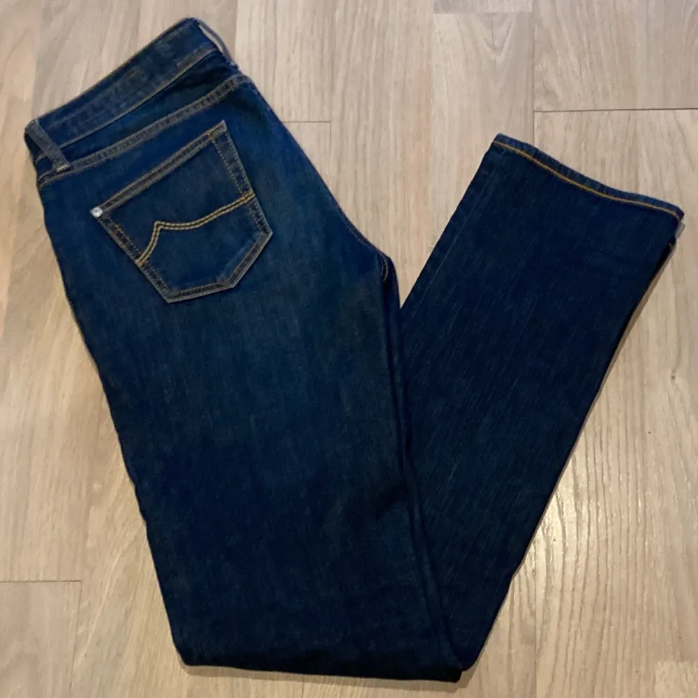 Säljer nu dessa asfeta Jacob Cohën Jeans i ett gott skick! Storleken är W30 (sitter som 30/32). Nypris ligger på närmre 5000kr❌ säljer nu för endast 899kr✅Hör av dig vid minsta lilla fundering 😀. Jeans & Byxor.