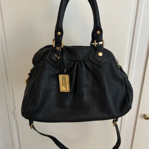 Marc Jacobs väska  - Marc Jacobs handväska i fint skick. 