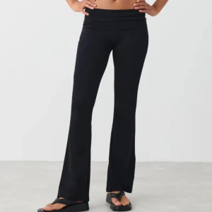 Ginatricot soft touch folded trousers  - Populära mjukisbyxor från Ginatricot! Fint skick!  Storlek S i den vanliga längden!  Skriv vid frågor annars köp direkt🫶🏽