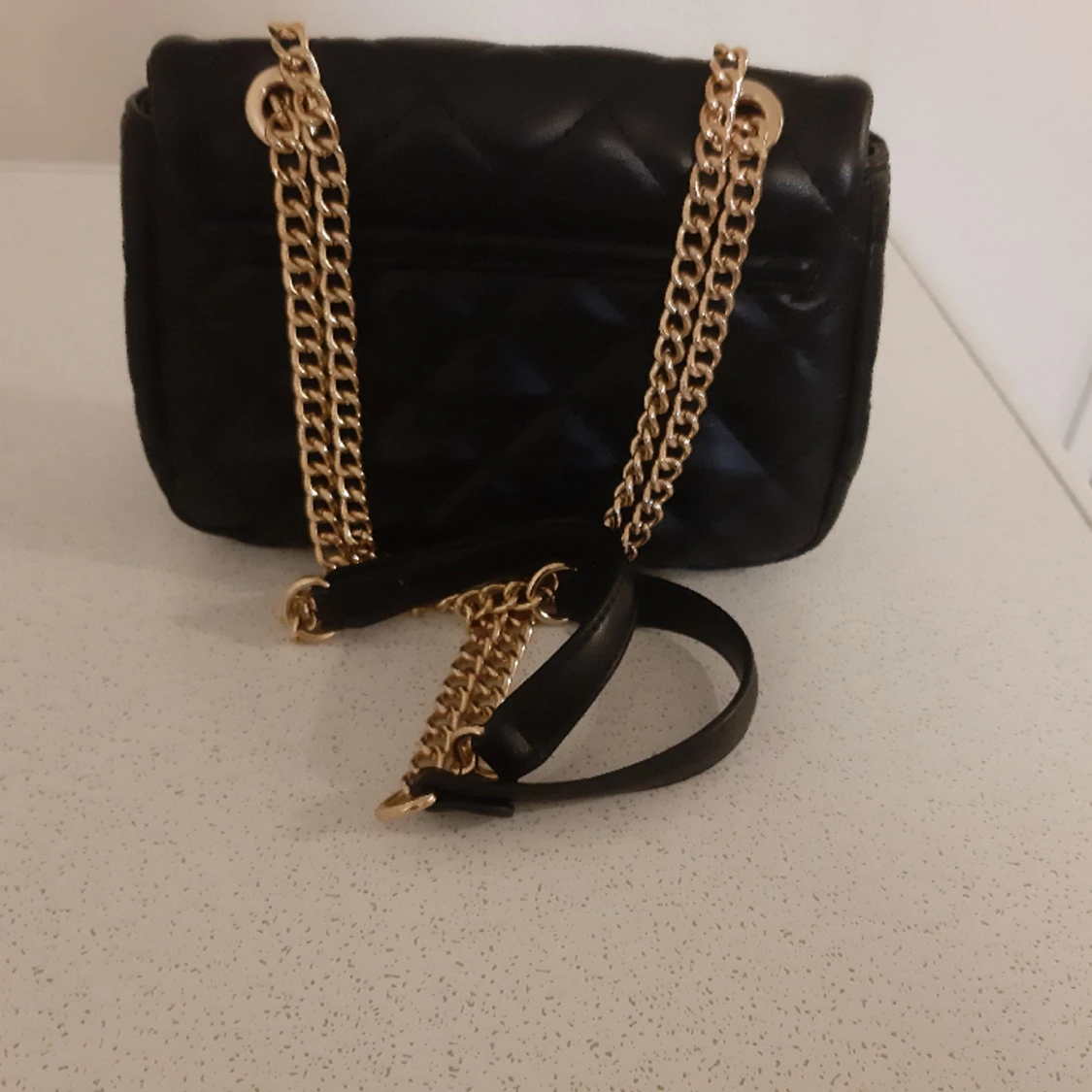 Valentino ocarina väska  - 90