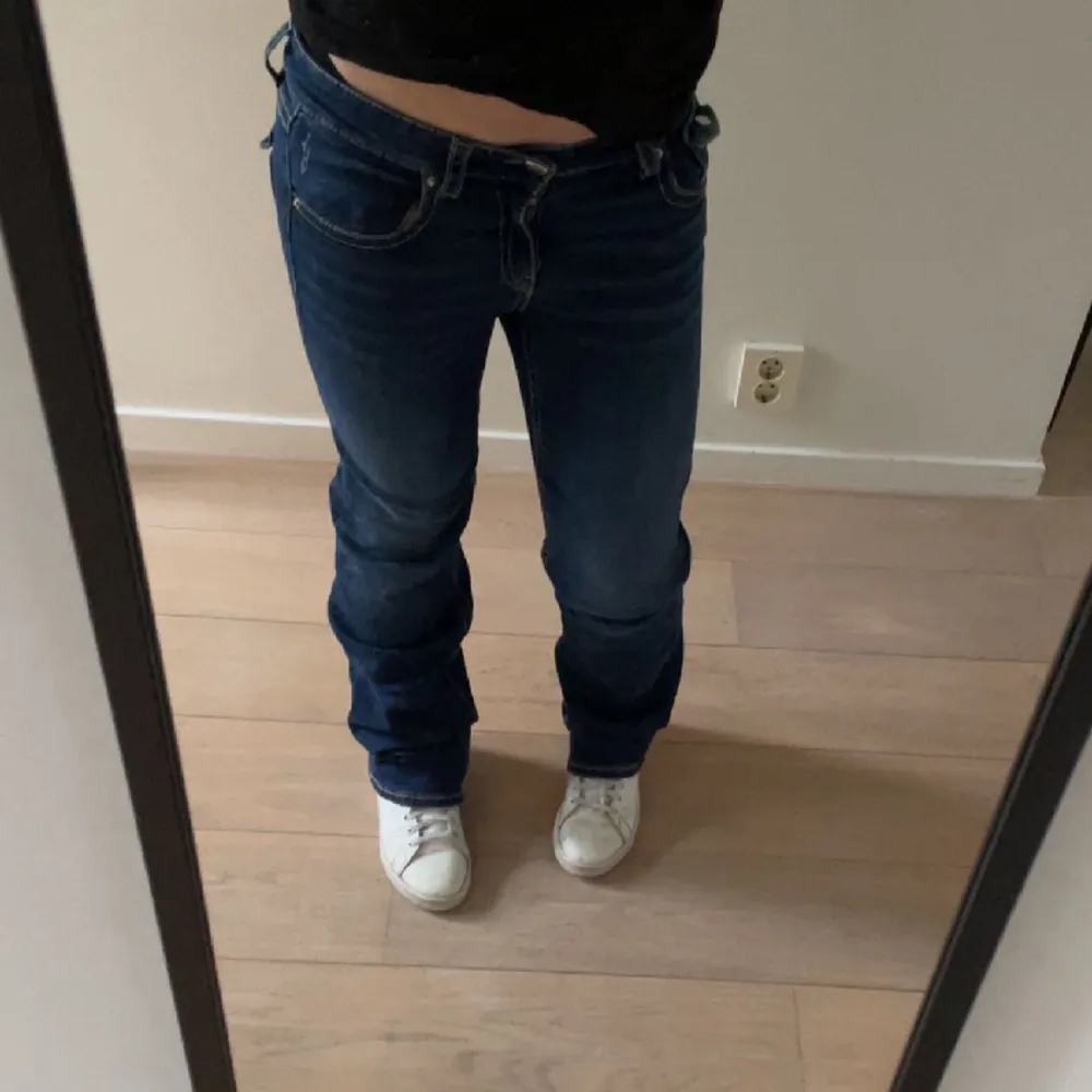 Low waist bootcut jeans från Gina tricot, helt nya!💕. Jeans & Byxor.