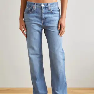 Superfina jeans från levis som tyvärr inte kommer till användning då det blev fel storlek, helt nya med alla lappar kvar :) nypris är 899