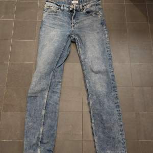 Simpla blå jeans från Lindex i strl 38