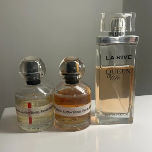 Parfymer - Kommer inte till användning, Dem är använda, se bilden. Från vänster: & other stories - Deja vu mood  & other stories - Perle de coco  La Rive - Queen of life  100 kr för alla, styckpris går att diskutera, vill mest bli av med det🫶🏼