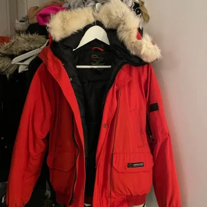 Canada Goose Jacka XS-S - Canada Goose jacka. Kort modell knappt använd. 
