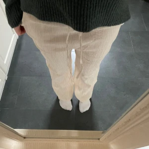 Linnebyxor  - Säljer nu dessa superfina linnebyxor från zara som tyvärr inte riktigt kommer till användning🥰