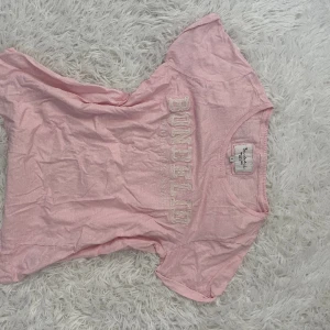 T-shirt  - Oanvänd, super fin i vår