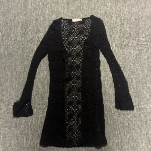 Virkad kofta - Fin virkad kofta i snygg modell. Kommer från ett djur och rökfritt hem.