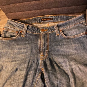 Nudie jeans!!! - Slim jinzz från nudie, nu till salu | skick: 8,5 | priset sänkbart vid snabb affär! Skriv vid fler funderingar.