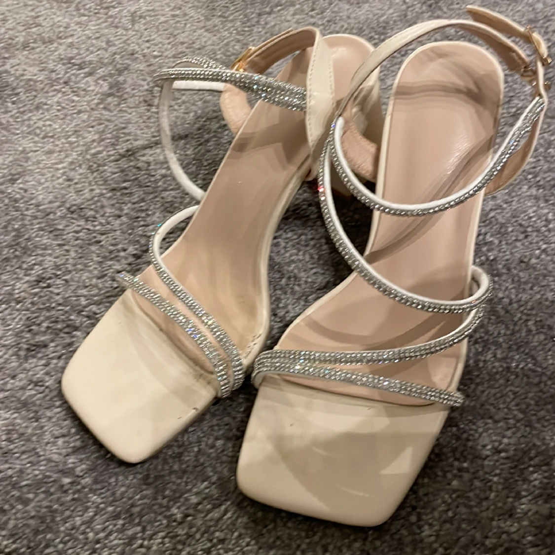 Glittriga klackskor  - 91