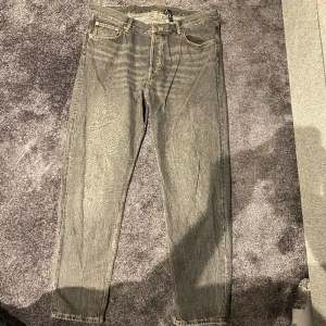 Weekday jeans - Säljer mina weekday jeans som inte kom till den användning jag tänkte mig oturligt nog, snygga jeans i regular fit, skriv ifall du har fler funderingar