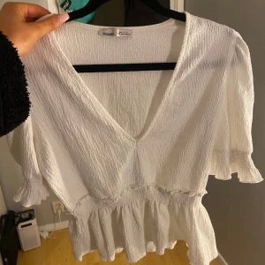 Blus  - Fin blus från Pull&Bear som jag aldrig använder. 