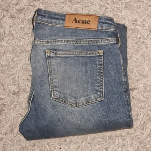 Acne Jeans - Ett par vintage lågmidjade acne jeans i storlek W28 🫶 